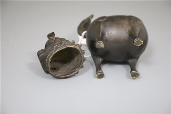 A Chinese bronze mythical beast censer and cover (Luduan), 17th century, H.11.5cm